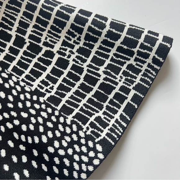 BCBG MaxAzria Peyton Black & White Graphic Print Flare Mini Skirt 60's Style Sm - Picture 10 of 11